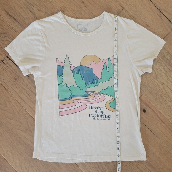 North Face T-Shirt - Picture 6 of 6